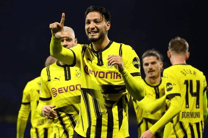 九游娱乐官方网站-今夜欧冠焦点战，多特蒙德完成体检，态度坚定，资深球员宣示担当(多特蒙德有欧冠吗)