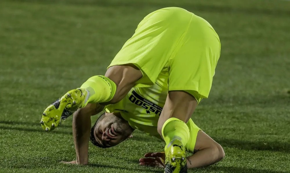 关于今晚夏洛特黄蜂止住颓势——西甲节点到来；悬念犹存；心理建设被强调的信息