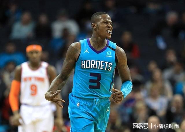 关于今晚夏洛特黄蜂止住颓势——西甲节点到来；悬念犹存；心理建设被强调的信息