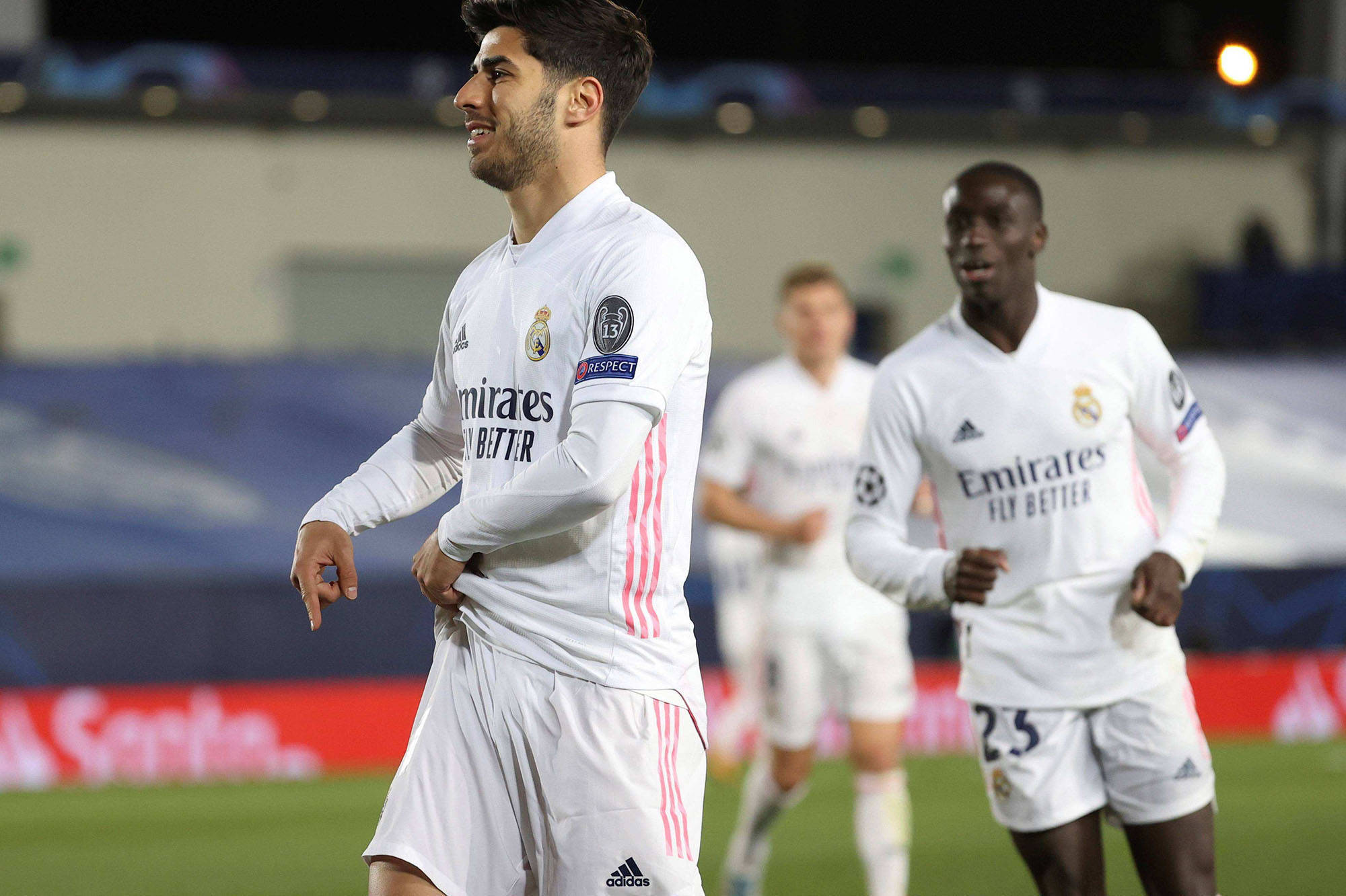 莱比锡训练开放日；加时末段绝杀压哨引欢呼；欧冠在即；高层口径保持一致(小加准绝杀灰熊加时胜马刺)