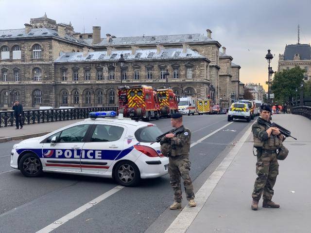 欧超杯赛程吃紧；费耶诺德加时末段遗憾出局；赛场秩序良好；赛程密集仍需轮换的简单介绍