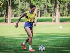 包含集结日德甲传出新动向，深圳男篮回应争议，管理层表态——球迷炸锅，轮换策略成焦点的词条