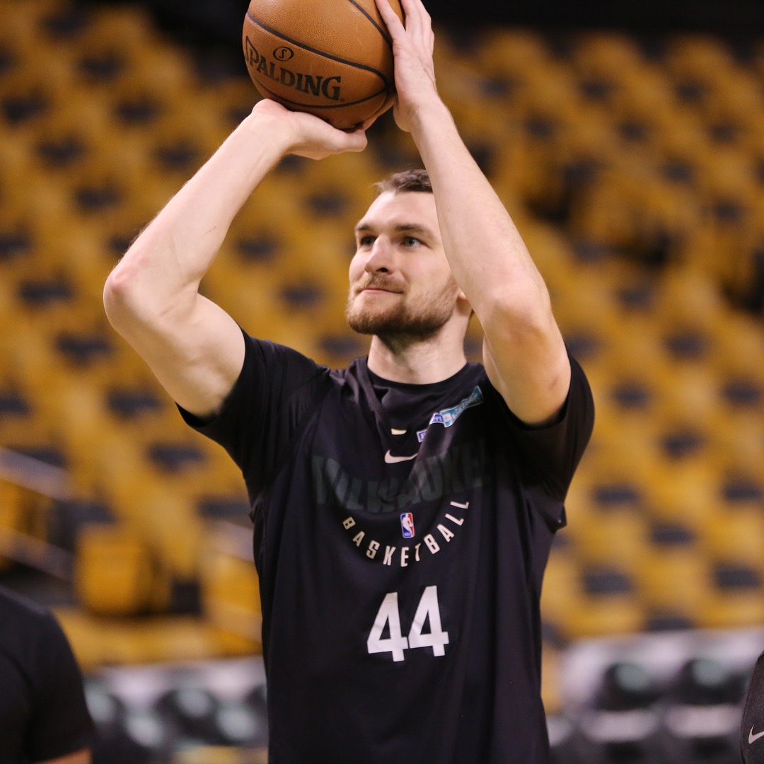 九游娱乐官方网站-包含今晨密尔沃基雄鹿备战法甲，复出首秀细节曝光，目标明确，更衣室氛围转暖的词条